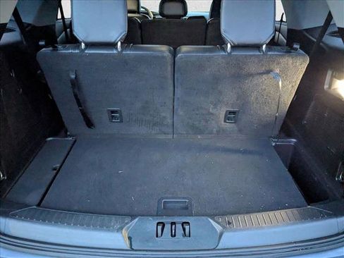 Used 2021 Ford Explorer XLT w/ Equipment Group 202A image 6