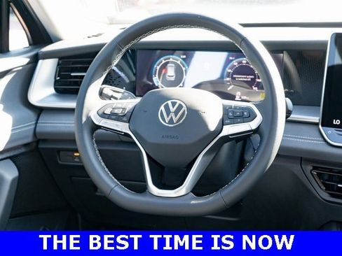 New 2025 Volkswagen Tiguan SE image 30