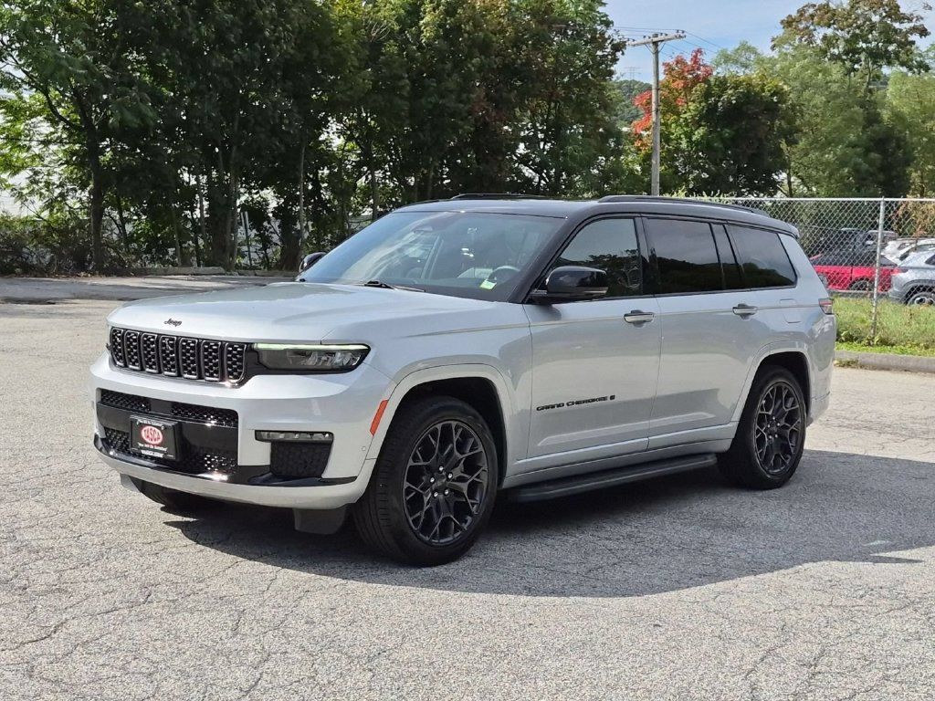 Used 2024 Jeep Grand Cherokee L Summit w/ High Altitude Package AWD/4WD image 12