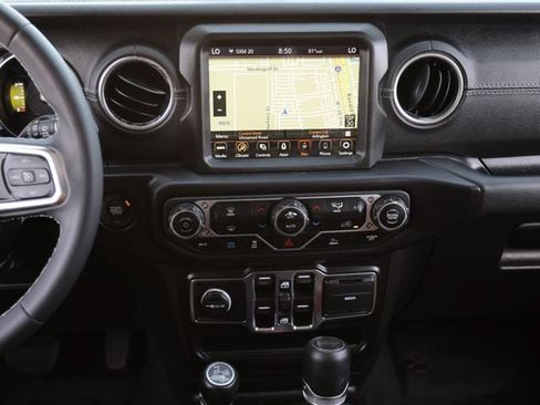 Used 2023 Jeep Wrangler Unlimited Sahara AWD/4WD image 18