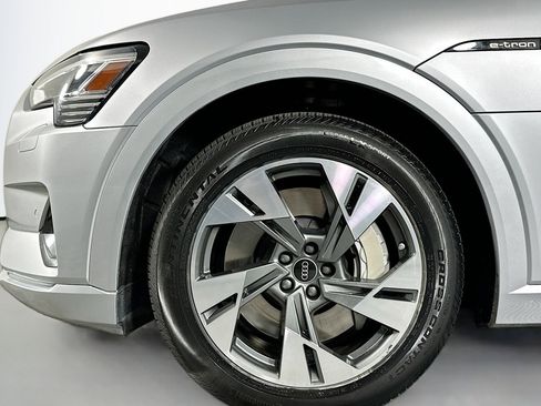 Used 2023 Audi e-tron Premium AWD/4WD image 12