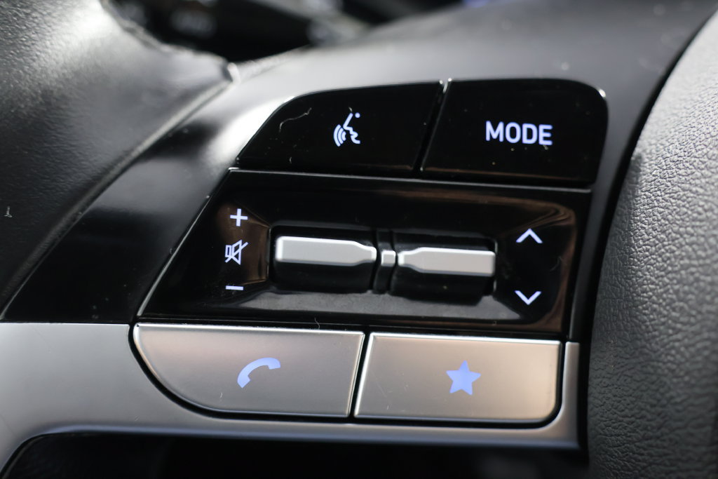 Used 2025 Hyundai Elantra Limited FWD image 11