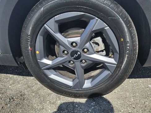 Used 2025 Kia K4 LXS FWD image 11