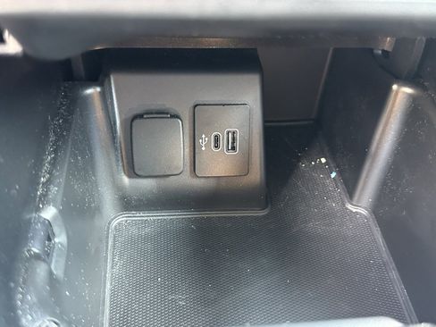 Used 2025 Ford Explorer Active image 28