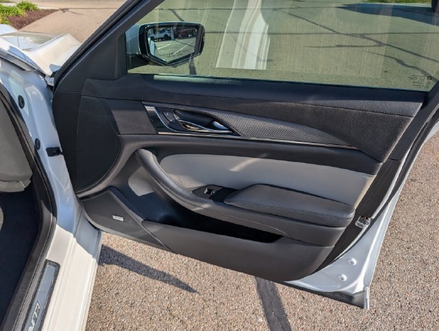 Used 2019 Cadillac CTS V w/ Luxury Package RWD image 5