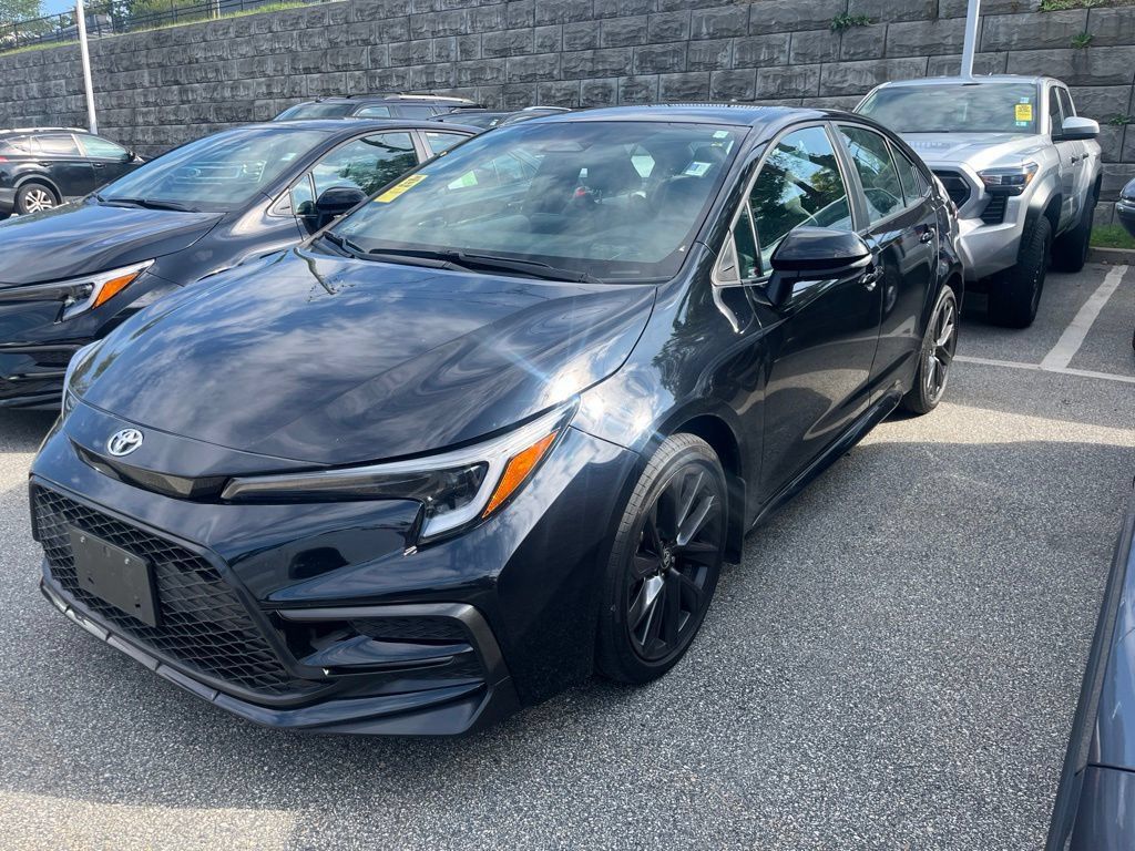 Used 2023 Toyota Corolla SE FWD image 3