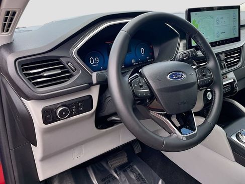 Used 2025 Ford Escape Platinum w/ Premium Technology Package AWD/4WD image 9