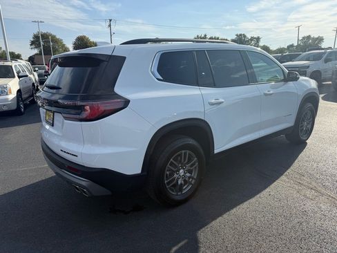 Used 2025 GMC Acadia Elevation image 5