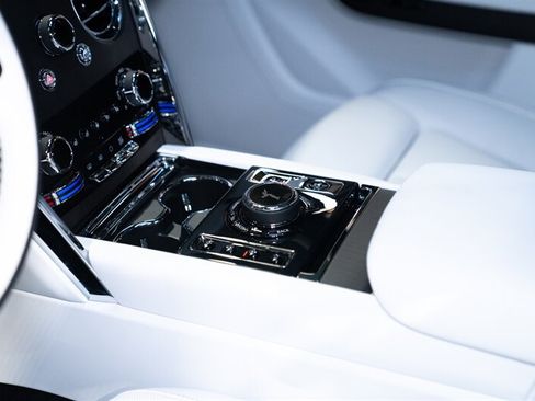 Used 2026 Rolls-Royce Cullinan AWD/4WD image 48
