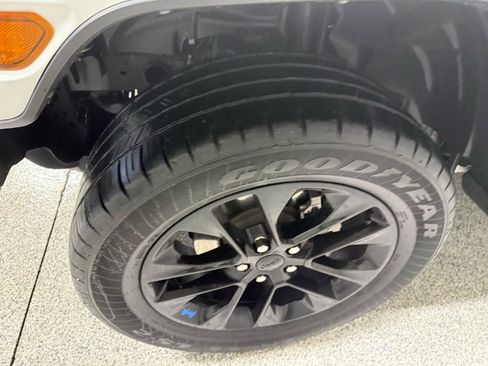 Used 2022 Jeep Wrangler Unlimited Sahara image 23