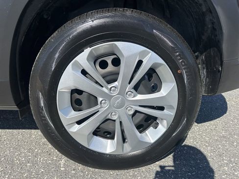 Used 2024 Chevrolet Trax LS image 25