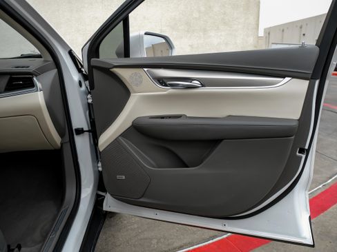 Used 2018 Cadillac XT5 Premium Luxury w/ Driver Assist Package image 42