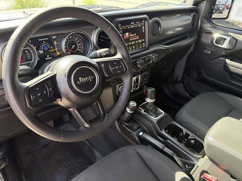 Used 2023 Jeep Gladiator Willys image 7