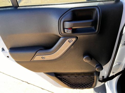 Used 2018 Jeep Wrangler Unlimited Sport w/ Connectivity Group image 14