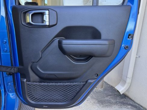 Used 2023 Jeep Gladiator Sport image 19