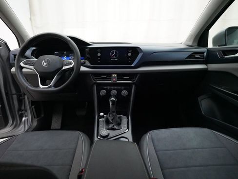 Used 2023 Volkswagen Taos SE w/ Panoramic Sunroof Package image 5