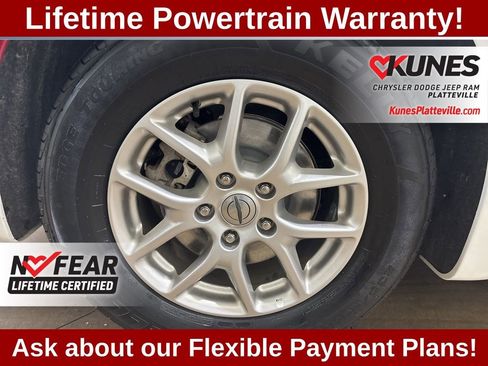 Used 2024 Chrysler Pacifica Touring-L image 13