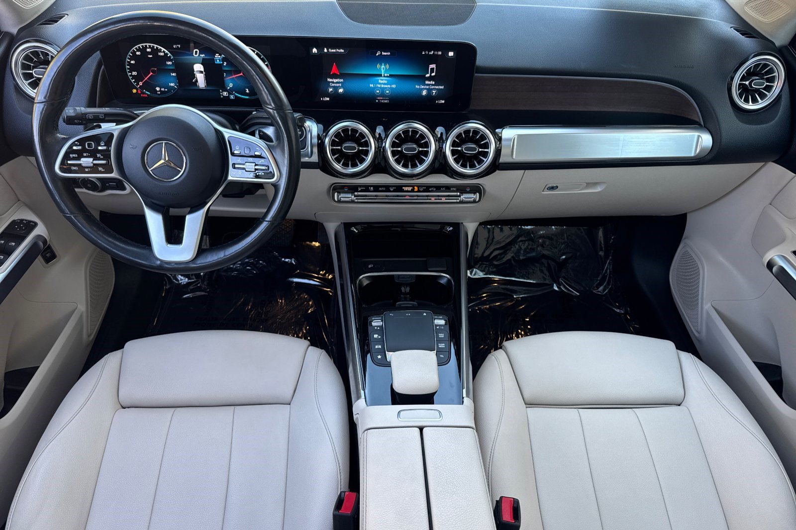 Used 2023 Mercedes-Benz GLB 250 w/ Premium Package image 15