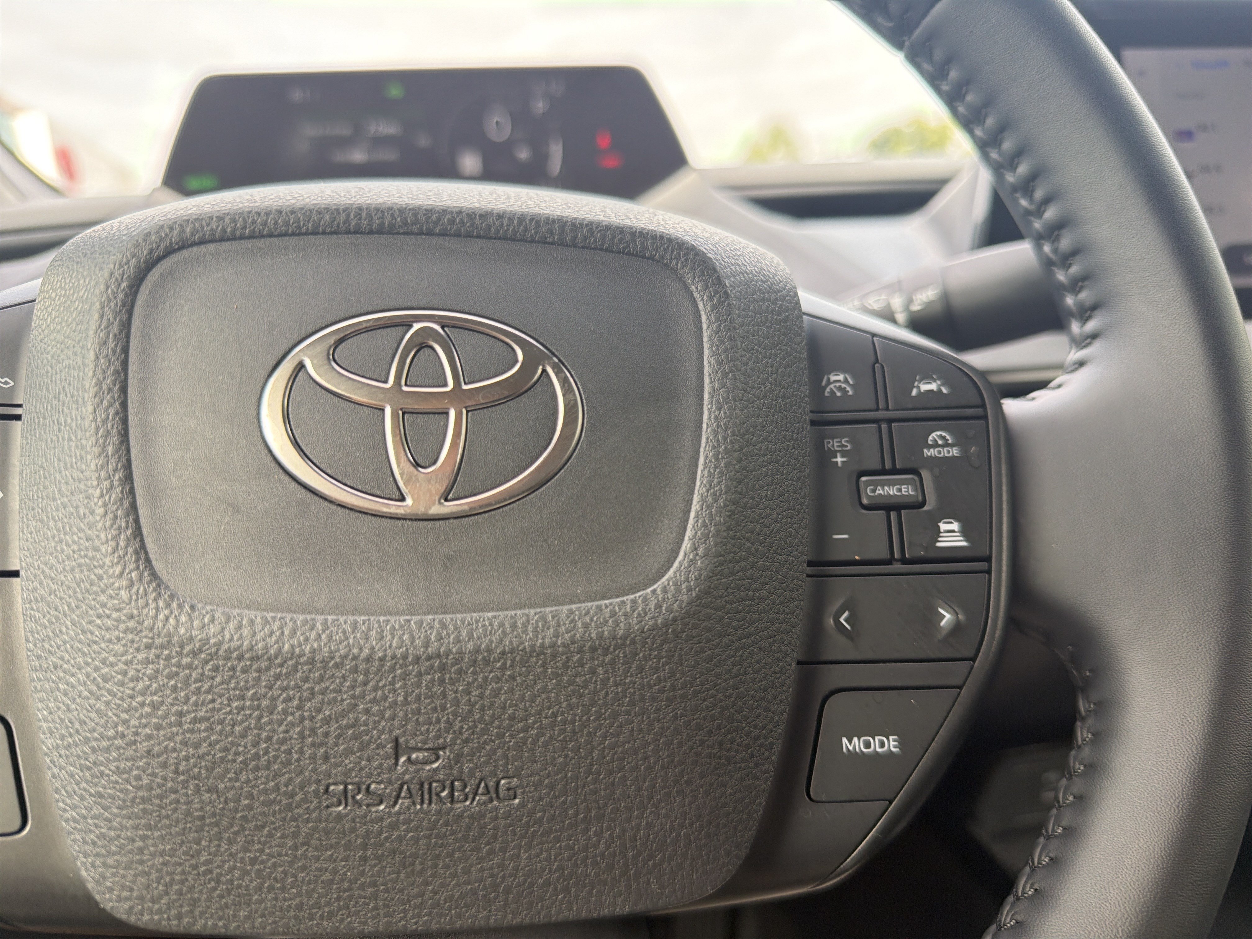 Certified 2025 Toyota Prius LE FWD image 10