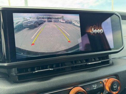 Used 2025 Jeep Wrangler Sport AWD/4WD image 17