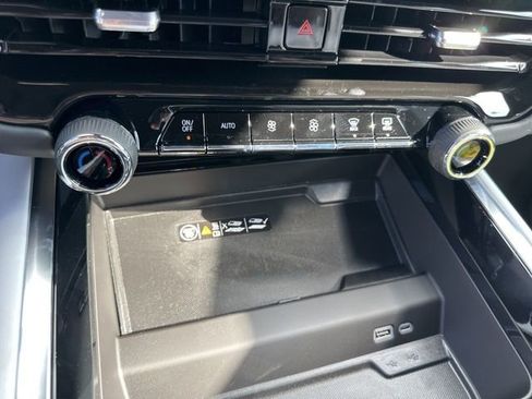 New 2025 Chevrolet Suburban Premier image 30