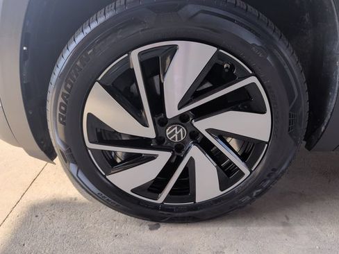 Used 2025 Volkswagen Atlas SE FWD image 24
