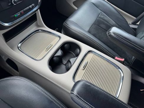 Used 2017 Dodge Grand Caravan SXT FWD image 10