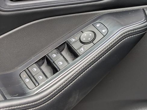 Certified 2025 Nissan Rogue SV FWD image 12