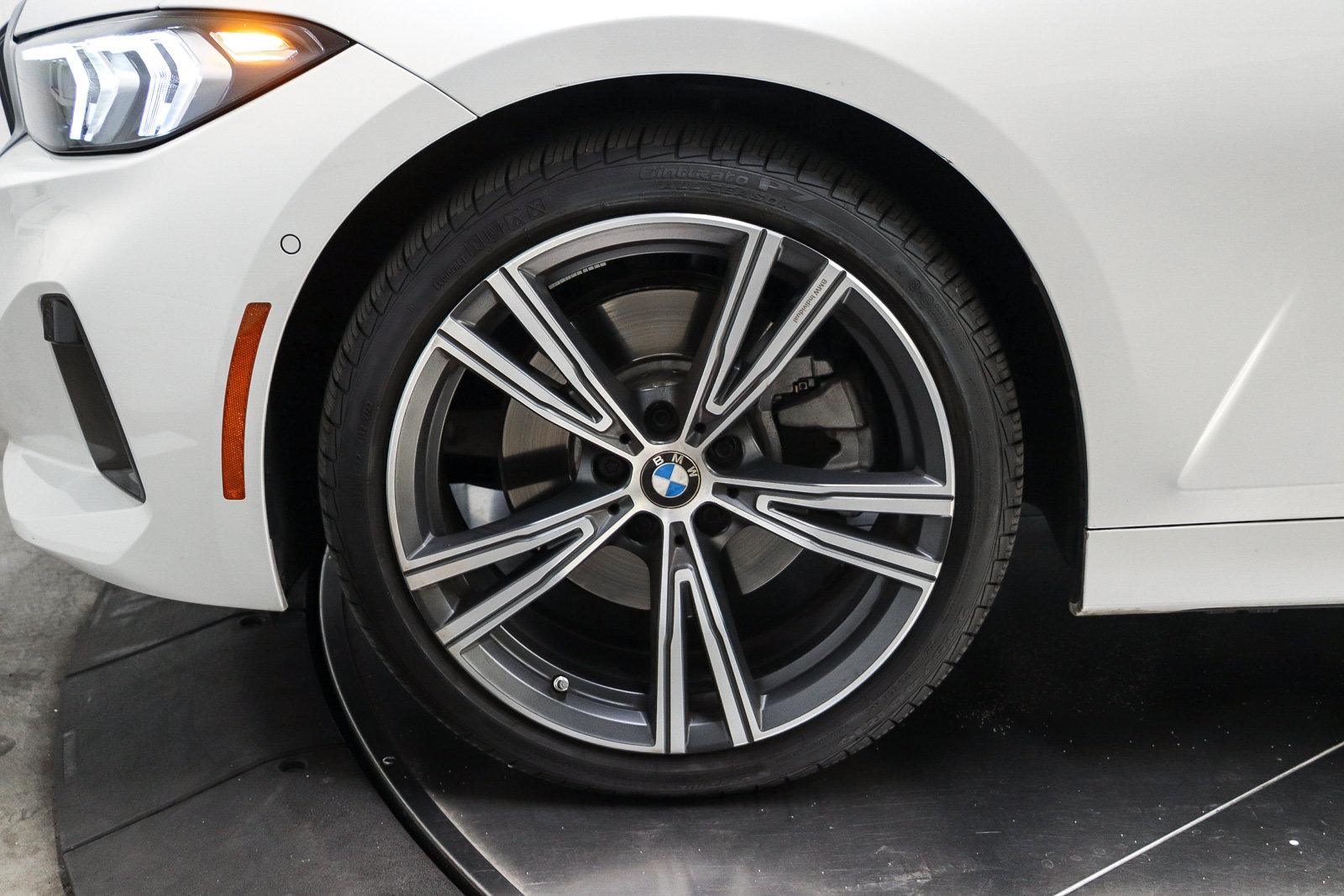 Certified 2024 BMW 330i Sedan w/ Convenience Package RWD image 9