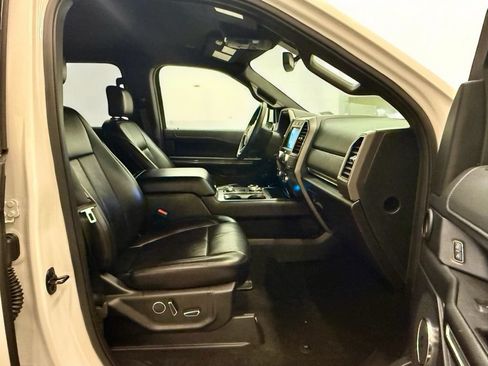 Used 2019 Ford Expedition XLT w/ Equipment Group 202A AWD/4WD image 18