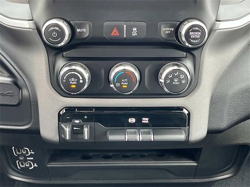 Used 2024 RAM 3500 Big Horn image 17