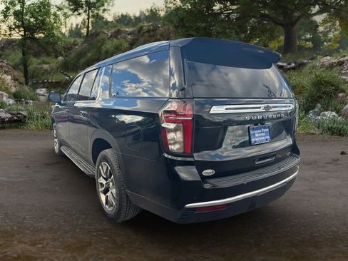 Used 2022 Chevrolet Suburban LT w/ Luxury Package image 6
