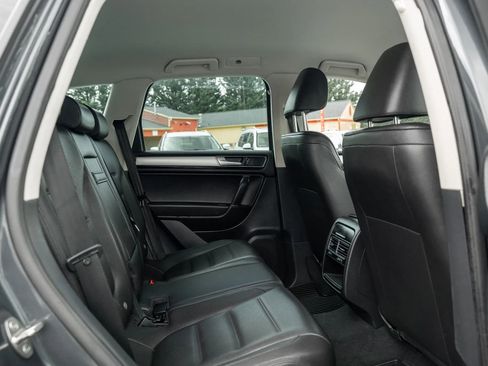 Used 2016 Volkswagen Touareg Sport AWD/4WD image 11