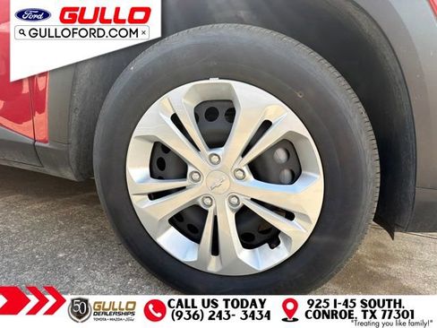 Used 2026 Chevrolet Trax LS FWD image 4