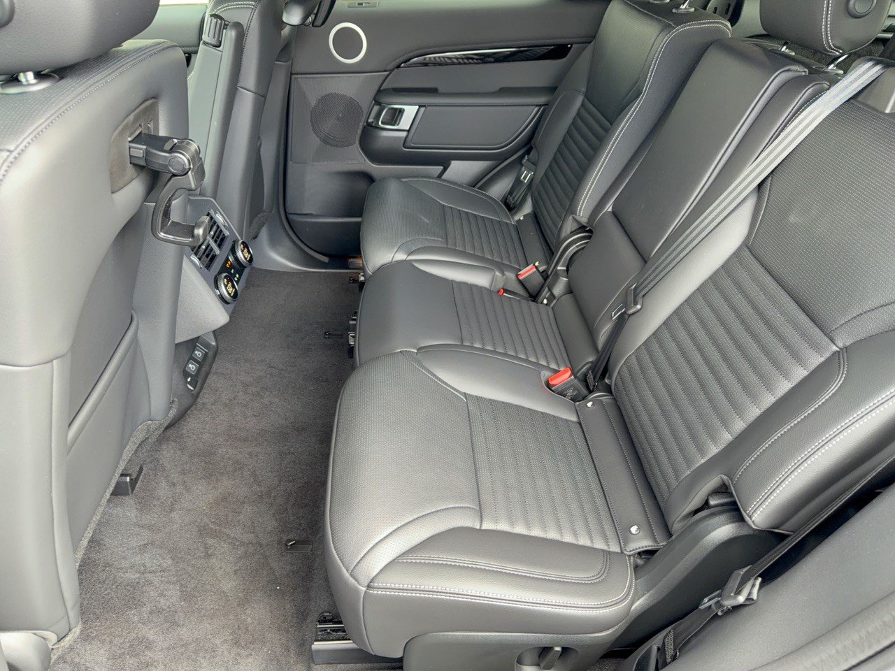 New 2026 Land Rover Discovery S AWD/4WD image 25
