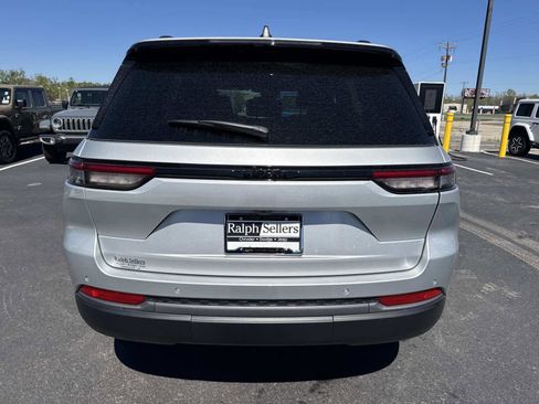 New 2026 Jeep Grand Cherokee Limited w/ Limited Altitude Package RWD image 5