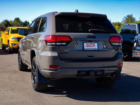 Used 2021 Jeep Grand Cherokee Laredo X image 12