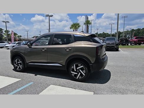 Used 2025 Nissan Kicks SV w/ SV Premium Package FWD image 29