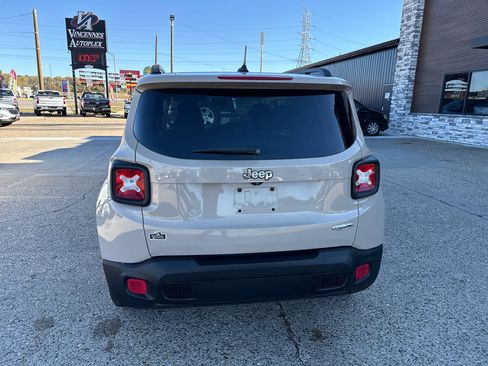 Used 2015 Jeep Renegade Latitude w/ Cold Weather Group II image 3