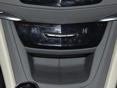 Used 2022 Cadillac XT5 Premium Luxury image 19