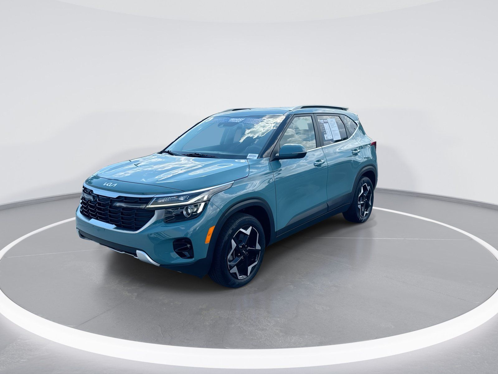 Used 2024 Kia Seltos EX AWD/4WD image 5