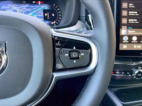 New 2026 Volvo XC60 B5 Ultra w/ Climate Package AWD/4WD image 18