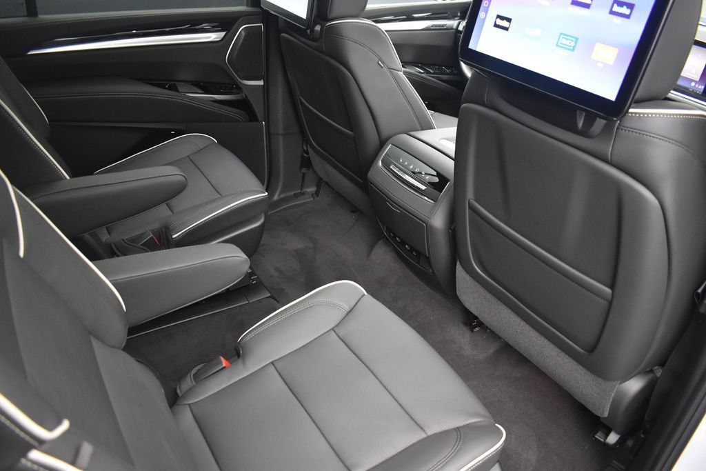 Certified 2026 Cadillac Escalade ESV Sport w/ Touring Package AWD/4WD image 31