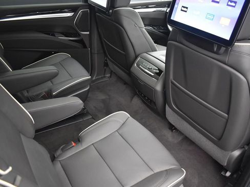 Certified 2026 Cadillac Escalade ESV Sport w/ Touring Package AWD/4WD image 31