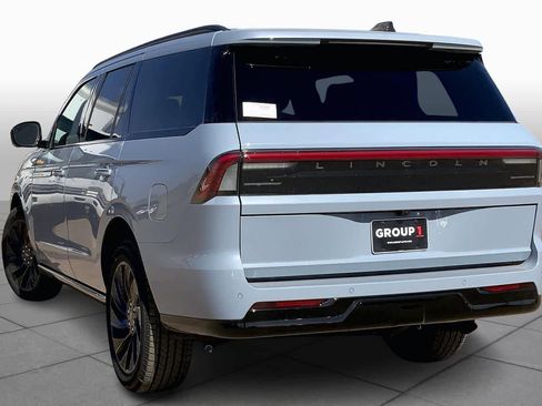 New 2026 Lincoln Navigator Reserve w/ Jet Appearance Package AWD/4WD image 12
