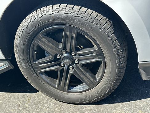 Used 2020 Ford Expedition XLT w/ Equipment Group 202A RWD image 9