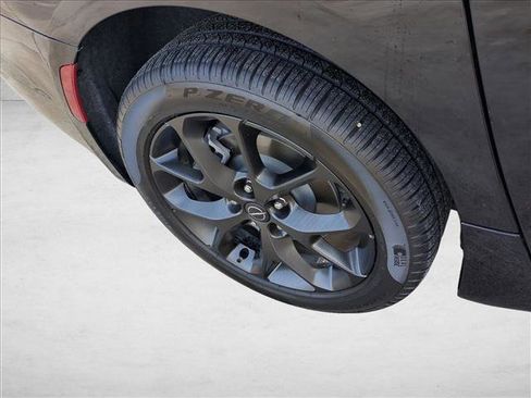 Used 2026 Chrysler Pacifica Limited w/ Uconnect Theater Family Group image 27