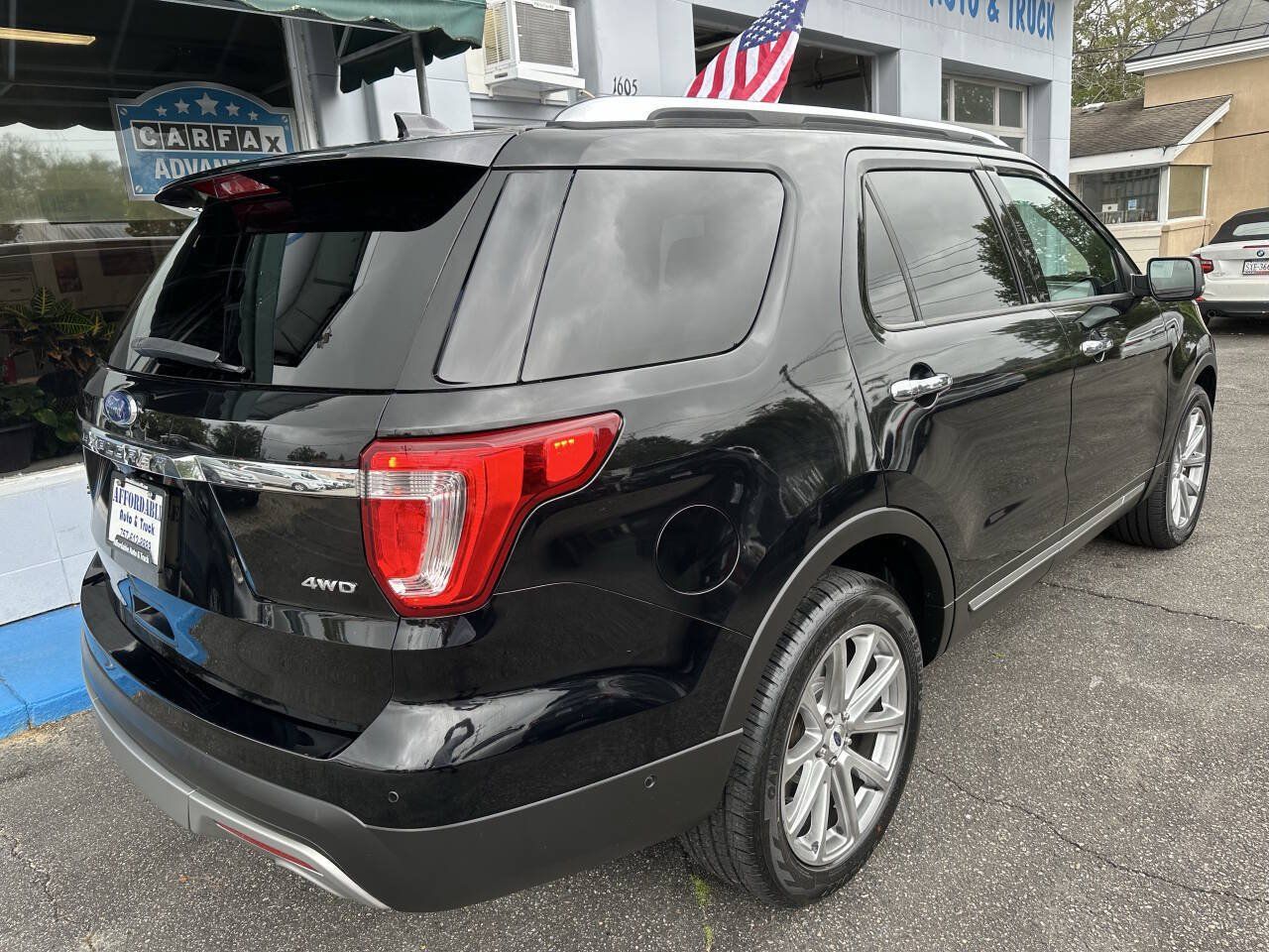 Used 2017 Ford Explorer Limited w/ Equipment Group 301A AWD/4WD image 6