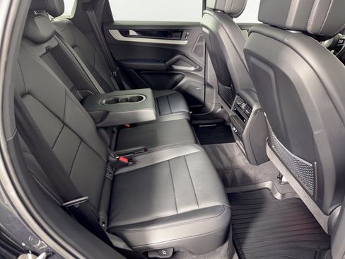 Certified 2026 Porsche Cayenne AWD/4WD image 29