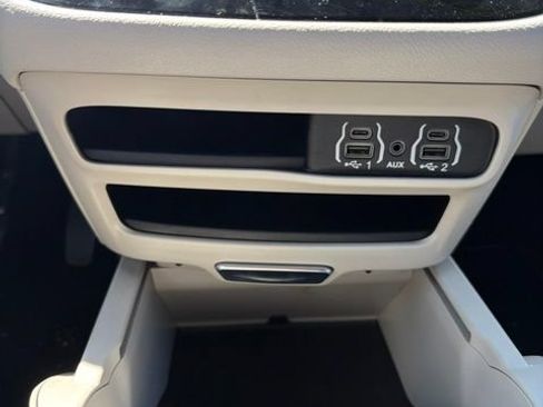 Used 2024 Chrysler Pacifica Touring-L FWD image 17